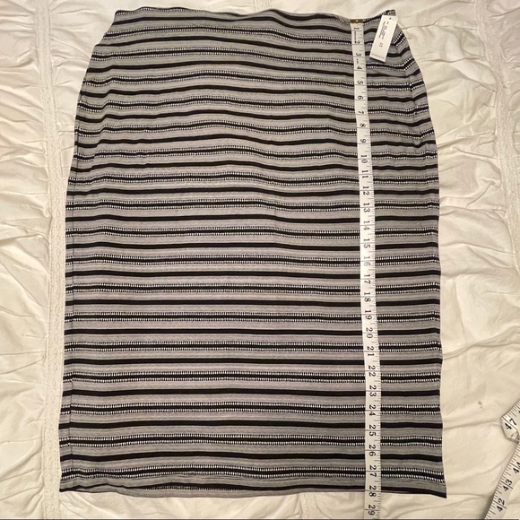 ⭐️5 for $25⭐️ BRAND NEW🌟 MIDI length skirt from old navy - NWT - Picture 4 of 6